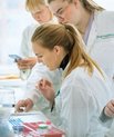 [Translate to English:] Bæredygtighedscertificering af laboratorier på hele universitetet er en af årets centrale indsatser i AU's kli-mahandleplan 2026. 