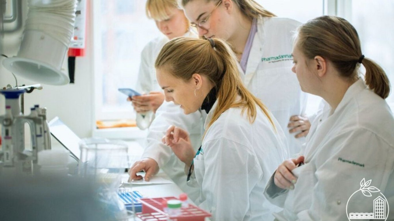 [Translate to English:] Bæredygtighedscertificering af laboratorier på hele universitetet er en af årets centrale indsatser i AU's kli-mahandleplan 2026. 