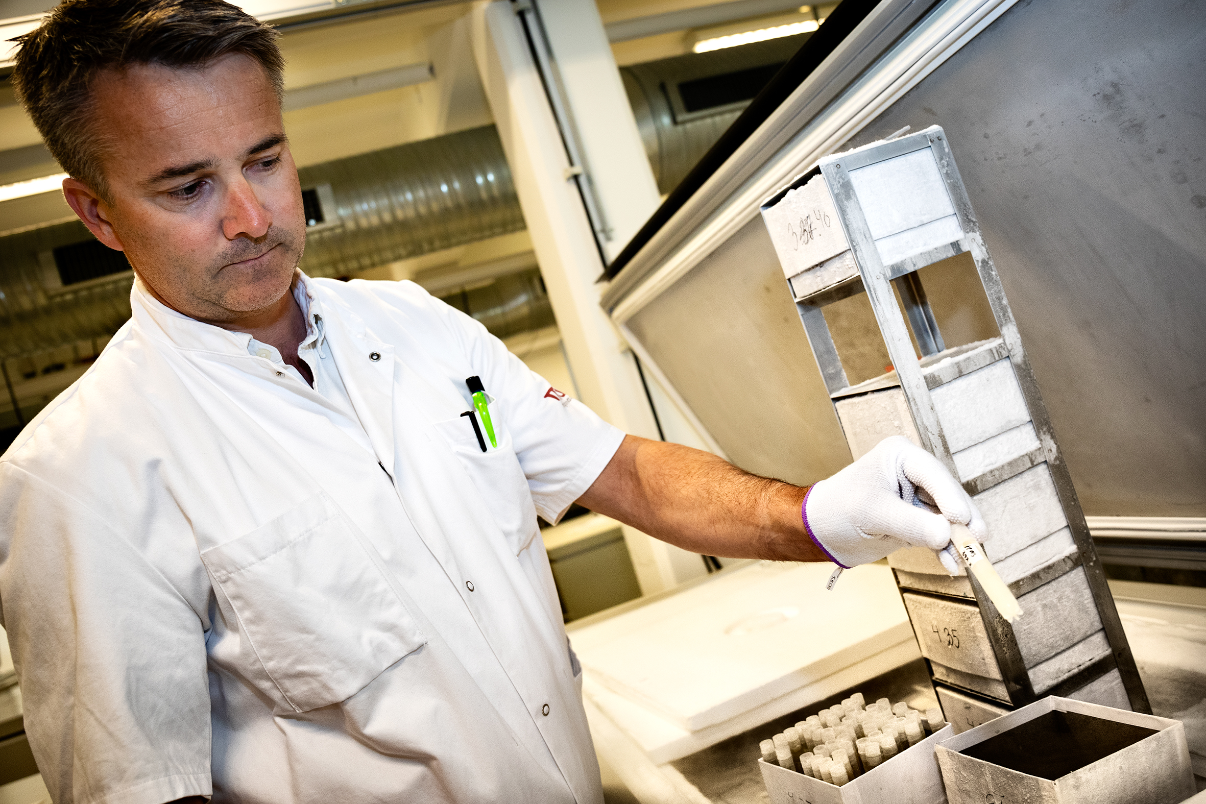Lars Dyrskjøt og hans team har analyseret mere end 650 blodprøver fra 68 patienter for at nå frem til konklusionerne i deres forskningsprojekt (foto: Tonny Foghmar).