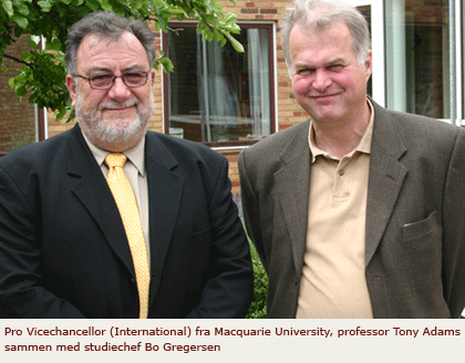 Pro Vicechancellor (International) fra Macquarie University, professor Tony Adams sammen med studiechef Bo Gregersen